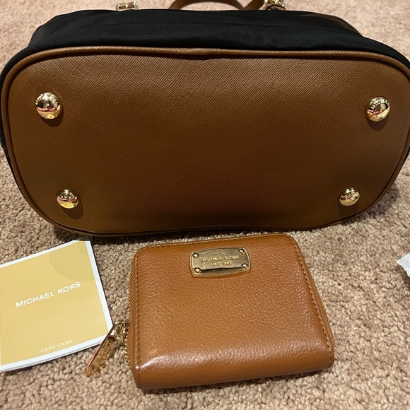 MICHAEL KORS Jet Set Brown Leather Snap Pocket Nylon Tote & wallet - Picture 2 of 12